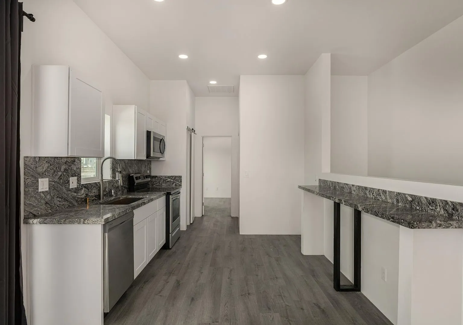 2 bed, 2.0 bath, 1200 sqft, $1,999 — Photo 4