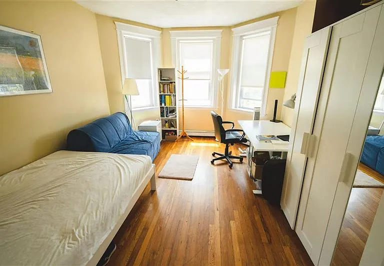 1677 Commonwealth Ave #10 — Photo 2