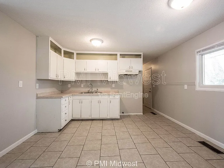 5925 Sunwood Dr — Photo 8
