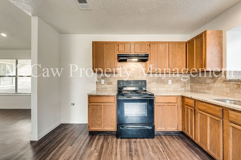 1st image of 509 Quail Hollow Dr