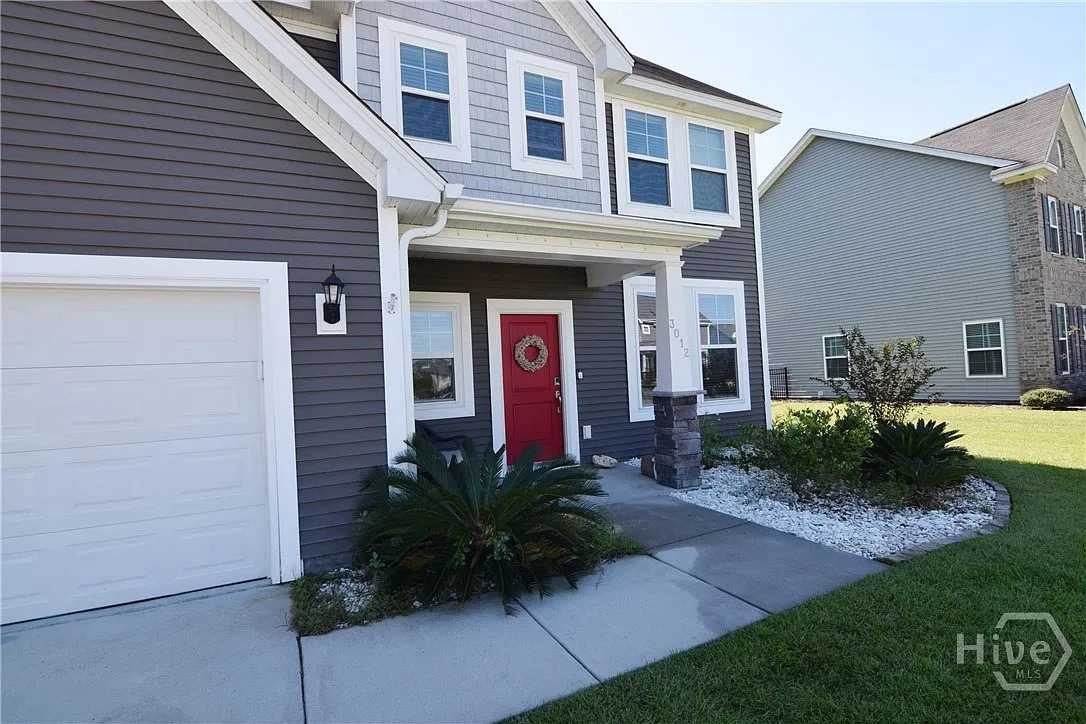 5 bed, 2.5 bath, 2322 sqft, $2,950 — Photo 3