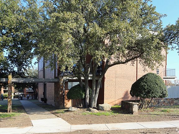 4th image of 2121 W Irving Blvd APT 309
