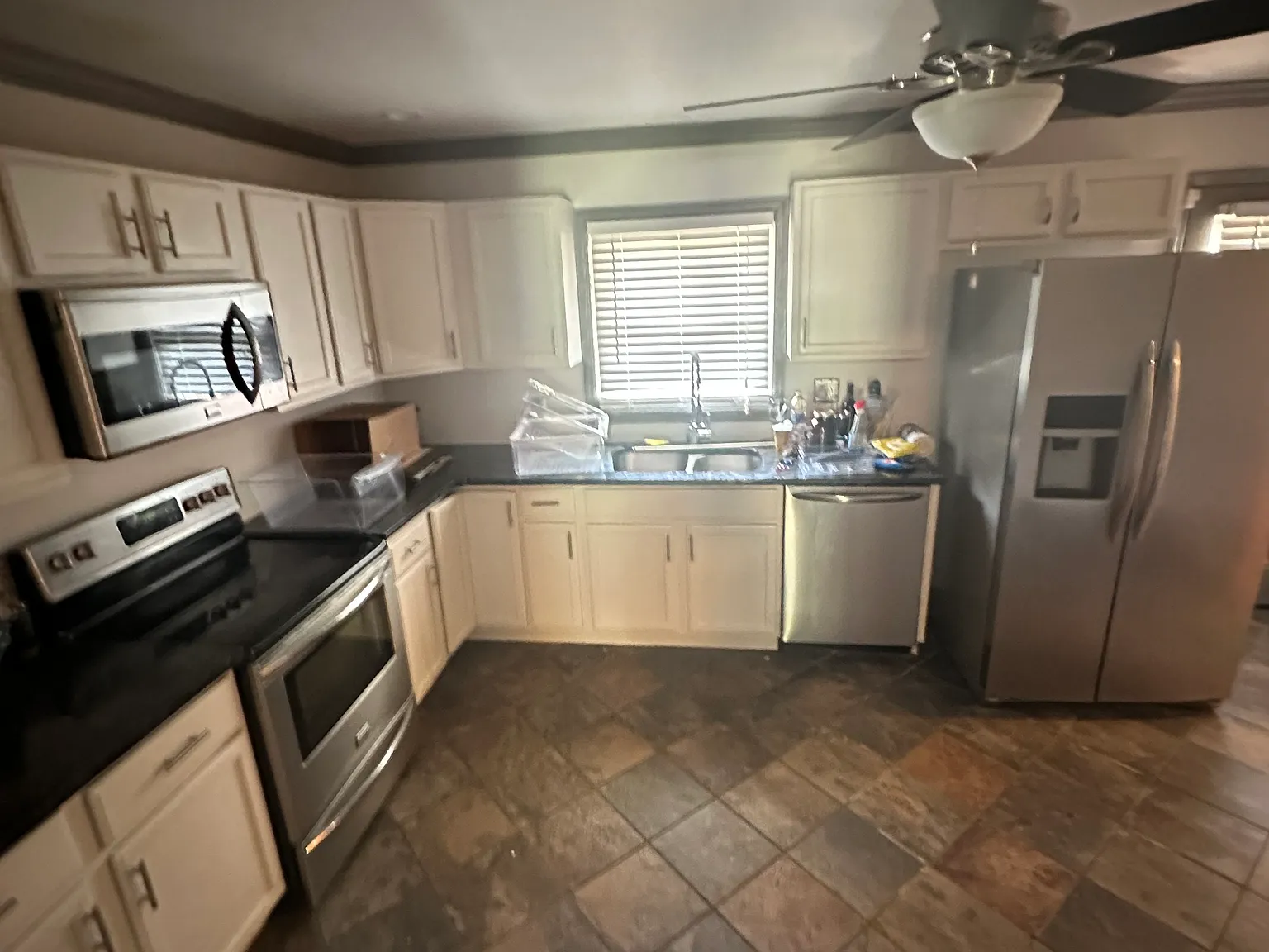 4 bed, 1.5 bath, 2459 sqft, $2,000 — Photo 3