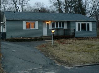 4 Joseph Ct, Farmingville, NY 11738