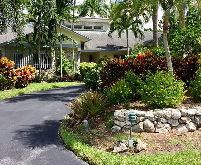 Stone facing and wall