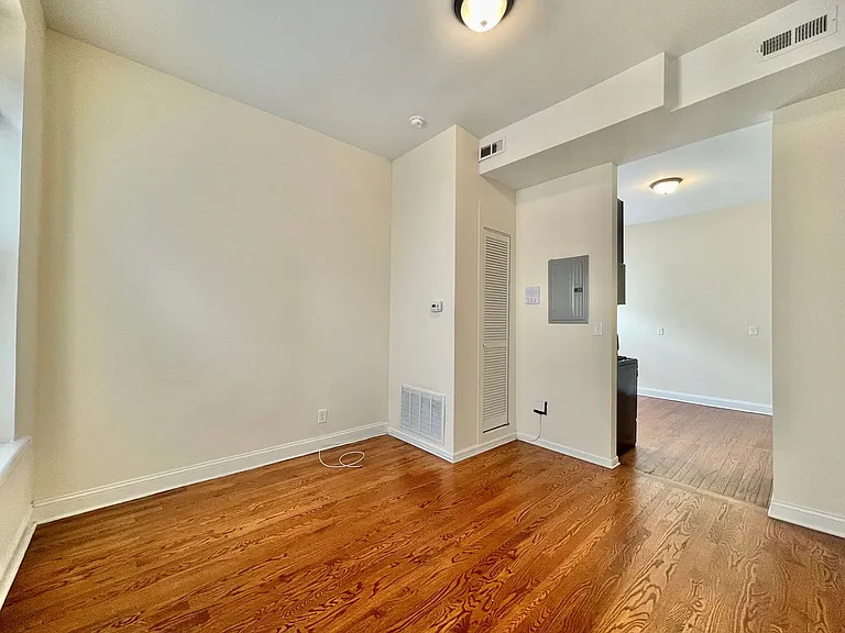 1629 S Throop St — Photo 6