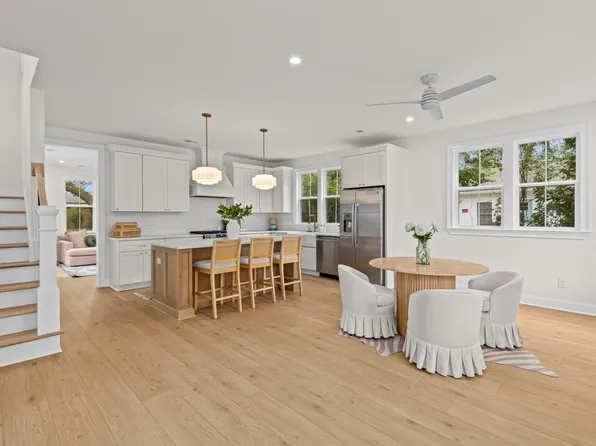 1105 Justice St, North Charleston, SC 29405