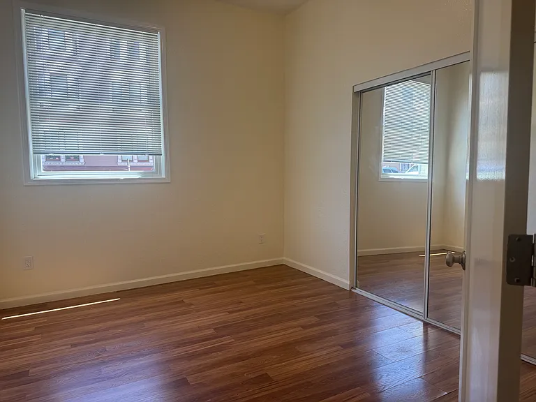 1501 Larkin St — Photo 8