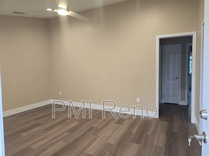 2 bed, 1.0 bath, 880 sqft, $2,056 — Photo 4