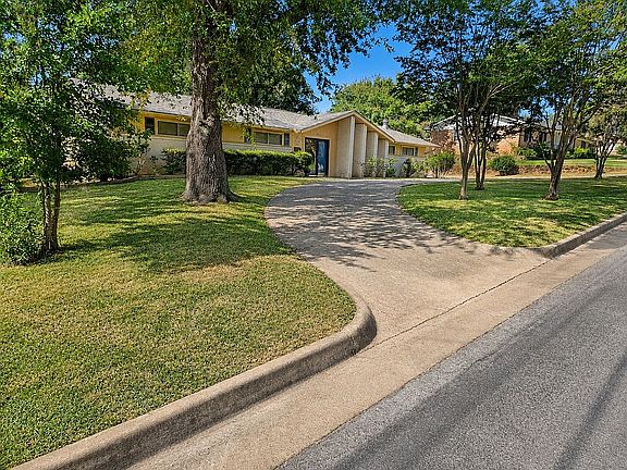 4th image of 1911 Sterling Dr