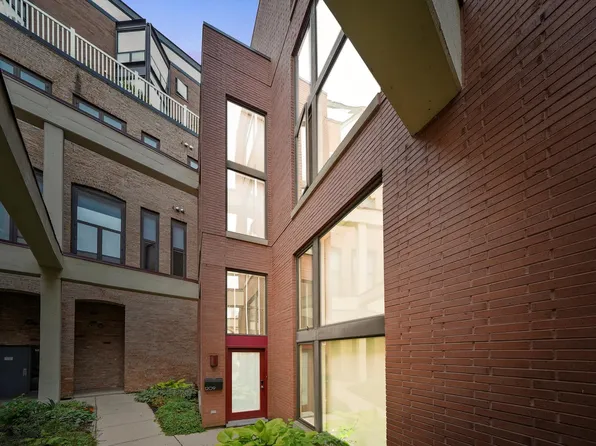 1209 W Cottage Pl, Chicago, IL 60607