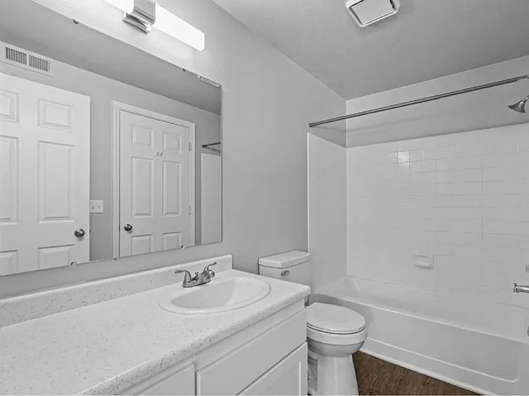 Woodbine — Photo 21