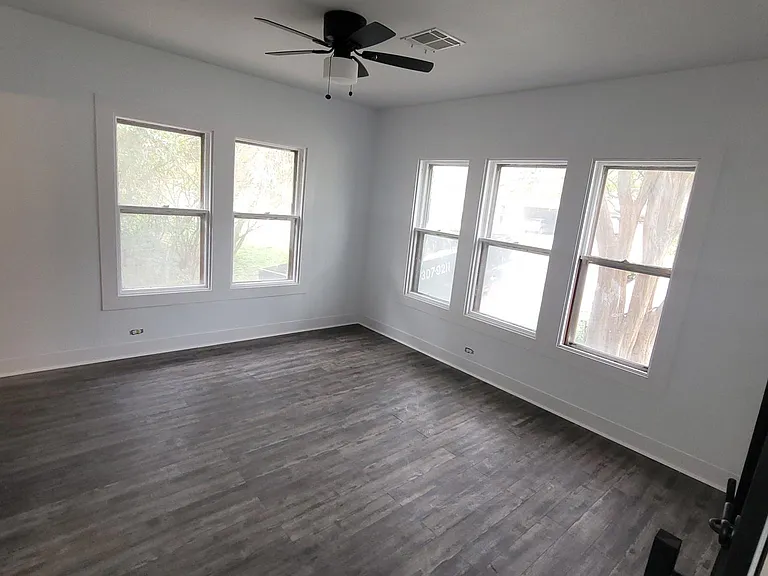 2820 Fort Ave — Photo 46