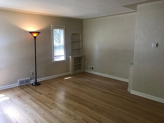 3rd image of 114 Foresthill Dr