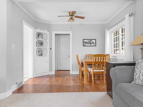 4th image of 1128 Hollywood St NE