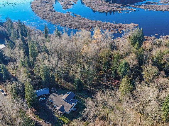 3rd image of 241 Oxbow Lake Ln