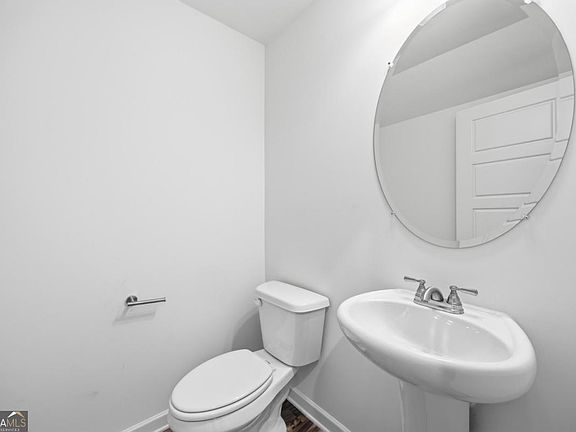 5th image of 1110 Burgundy Dr
