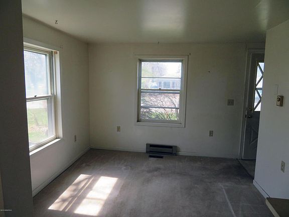 4th image of 316 Arnold Ave S