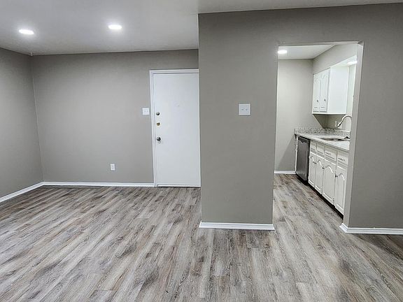 3rd image of 1211 Westridge Ave