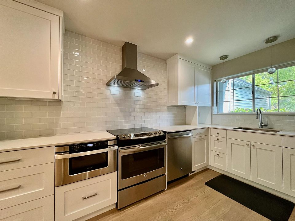 1st image of 1524 Voorhees Cir