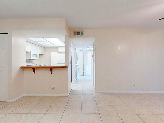 5th image of 1530 SE Royal Green Circle #N105
