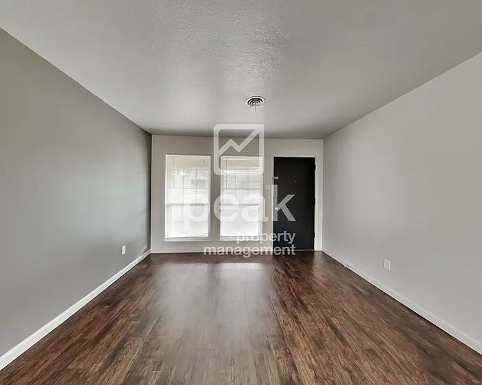 5508 Winifred Dr — Photo 2
