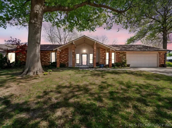 1613 Marietta St, Pryor, OK 74361