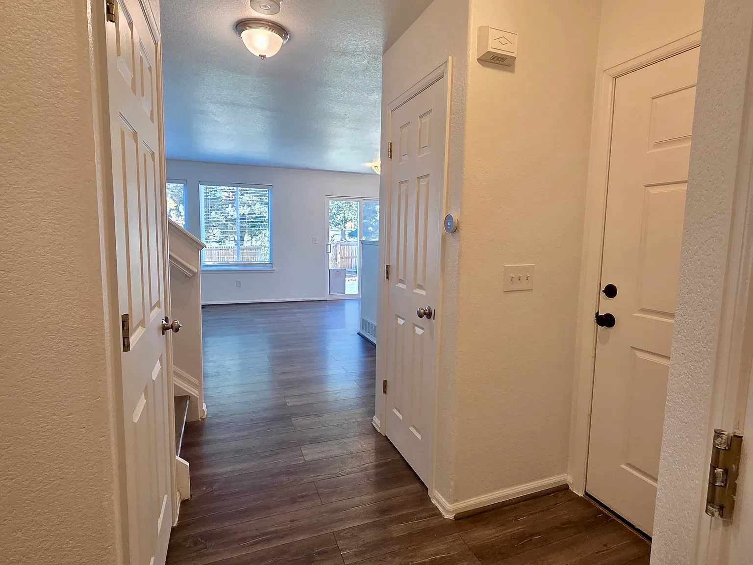 3 bed, 2.5 bath, 1901 sqft, $3,200 — Photo 4
