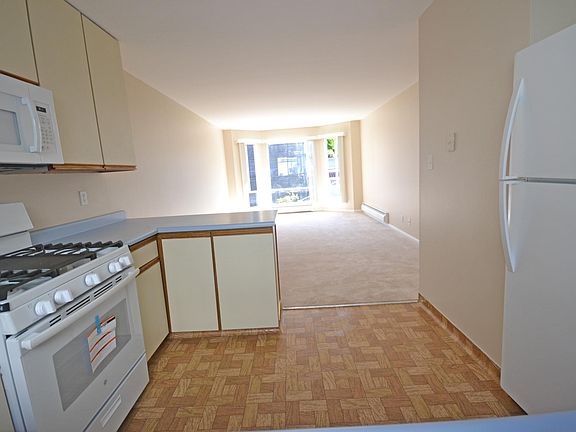 4th image of 1916 Page St APT 3