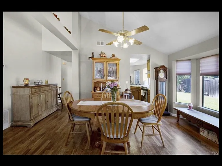 Valley Oak Ln — Photo 9