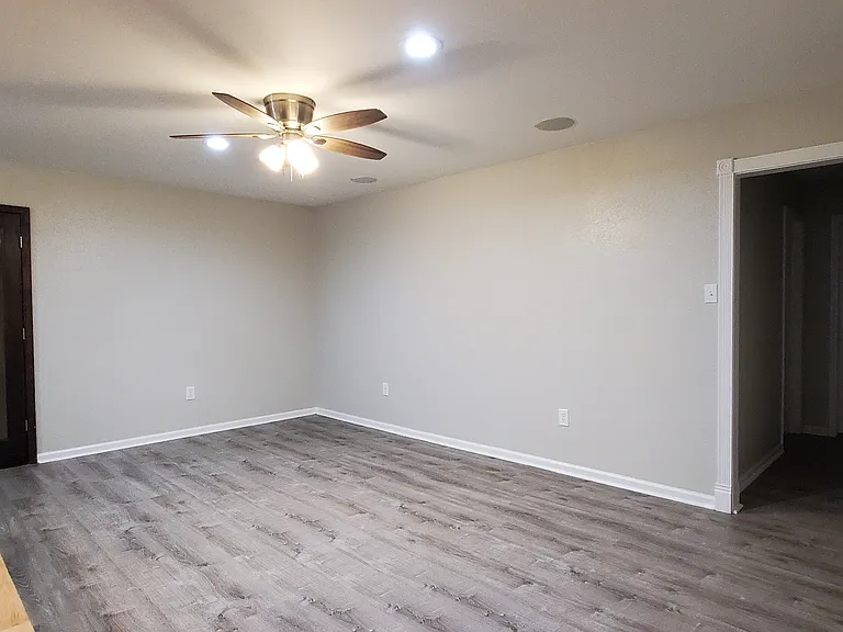 8700 Fulton St — Photo 30