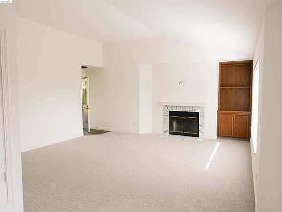 3rd image of 5022 Lakeview Dr Unit 202