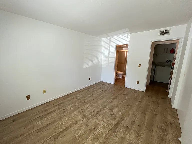 8555 Fairmount Dr #J107 — Photo 19