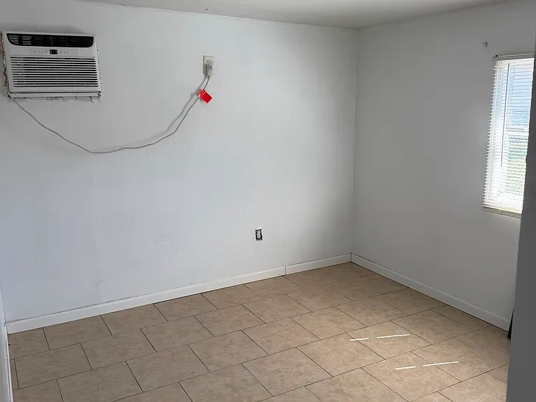 7619 W Osborne Ave — Photo 3