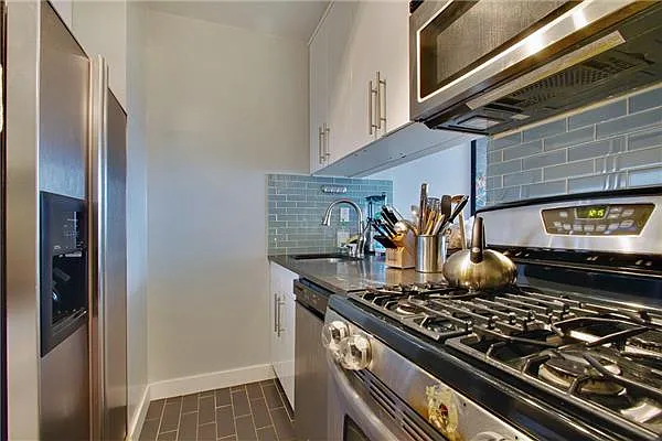 Sold by TNG Nassimi Realty | media 2