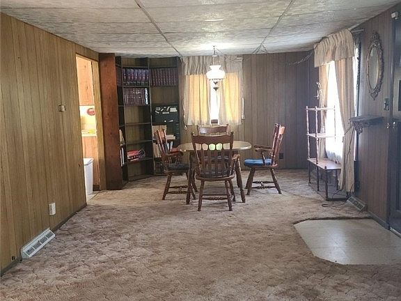 3rd image of 7929 Wayland Ave