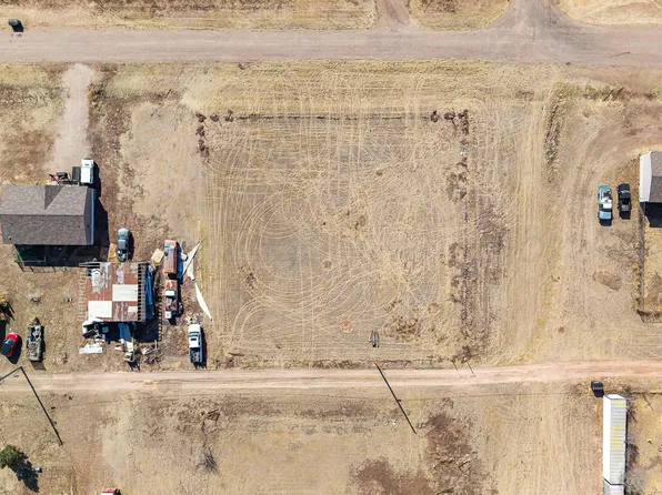 12 Goodnight St, Claude, TX 79019