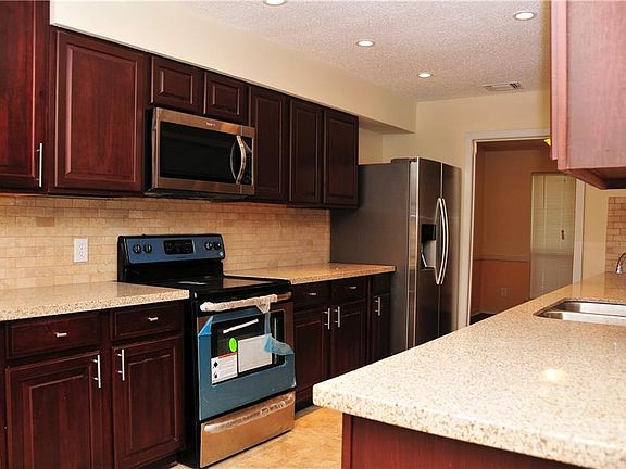 4th image of 131 Mantlebrook Dr