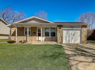 2400 Willow Ln, Rolling Meadows, IL 60008