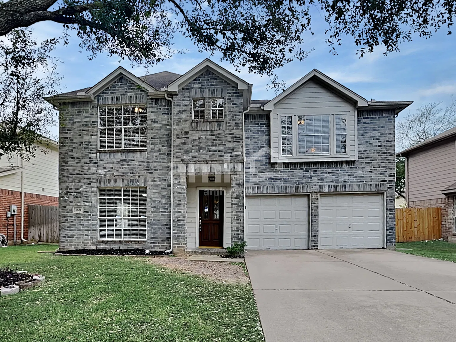 4 bed, 2.5 bath, 2721 sqft, $2,300 — Photo 1