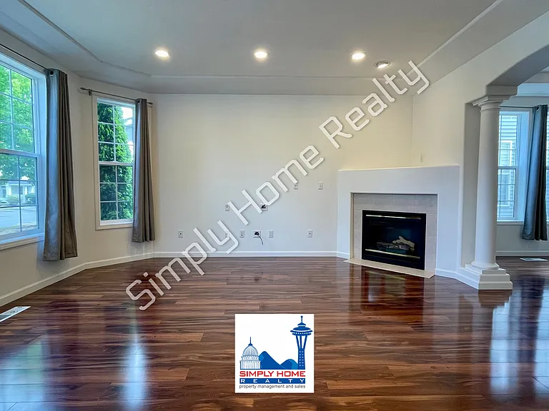 8335 15th Ave SE — Photo 2