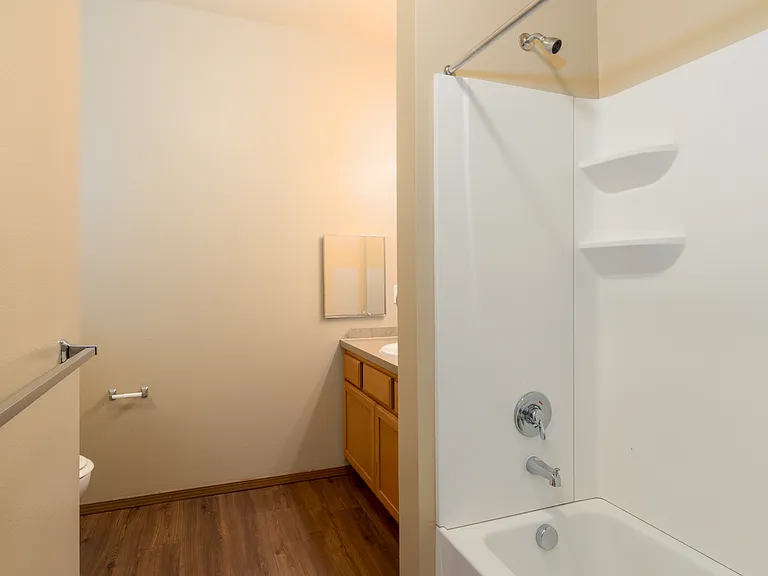 Eagle Point Apartments — Photo 28