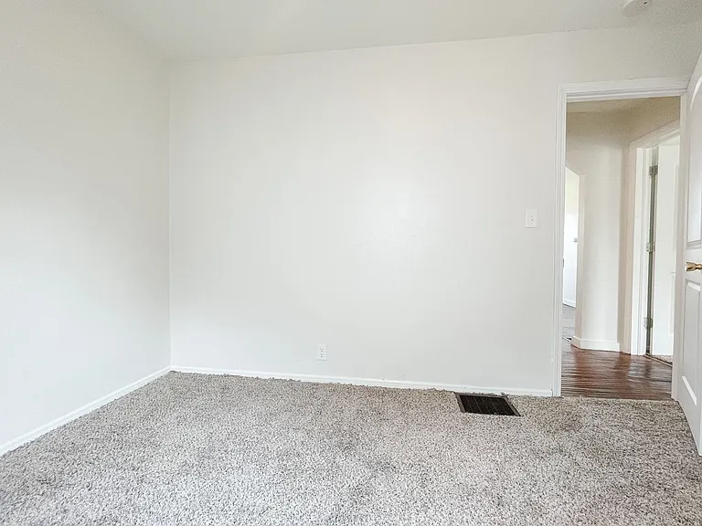 2320 Plum St — Photo 8