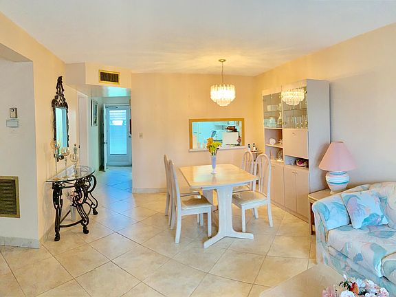 4th image of 2855 Garden Dr S APT 212