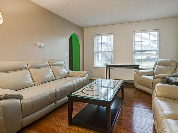 4th image of 221 Bexhill Dr