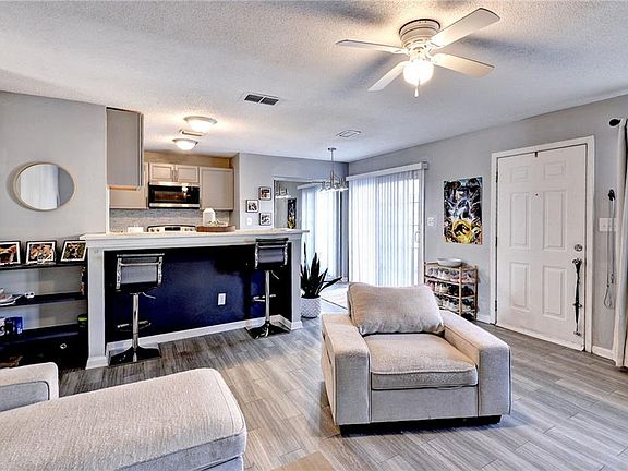 3rd image of 4 Inlandview Dr #A