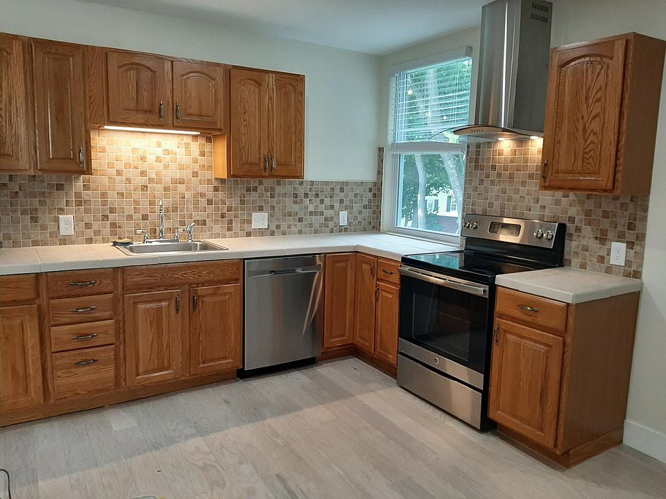 Stainless kitchen with dishwasher & exhaust fan