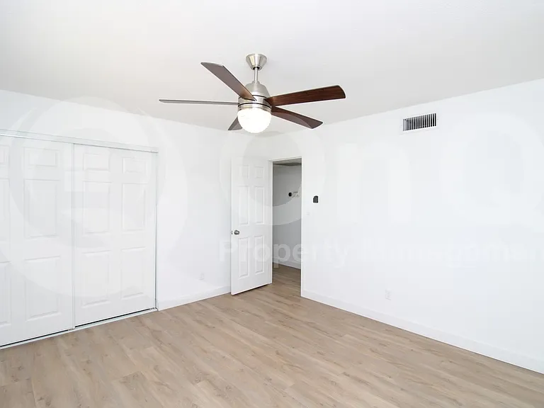 10312 E Cactus Rd — Photo 17