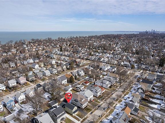 3rd image of 17450 Shaw Ave