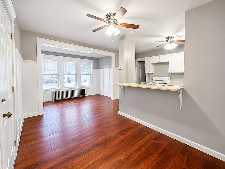 537 Howe St #1F — Photo 8